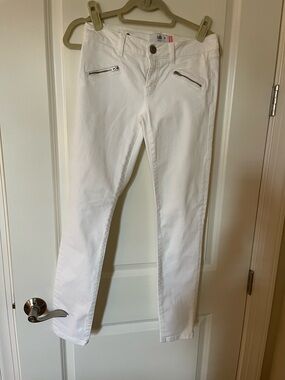Cabi zip jeans
Size 4
Like new